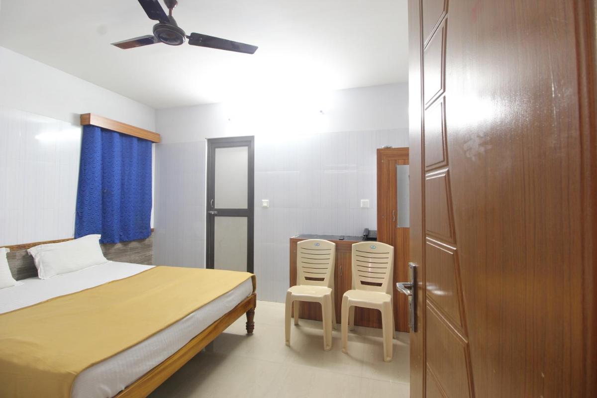 JKS DELUXE LODGE - Housity