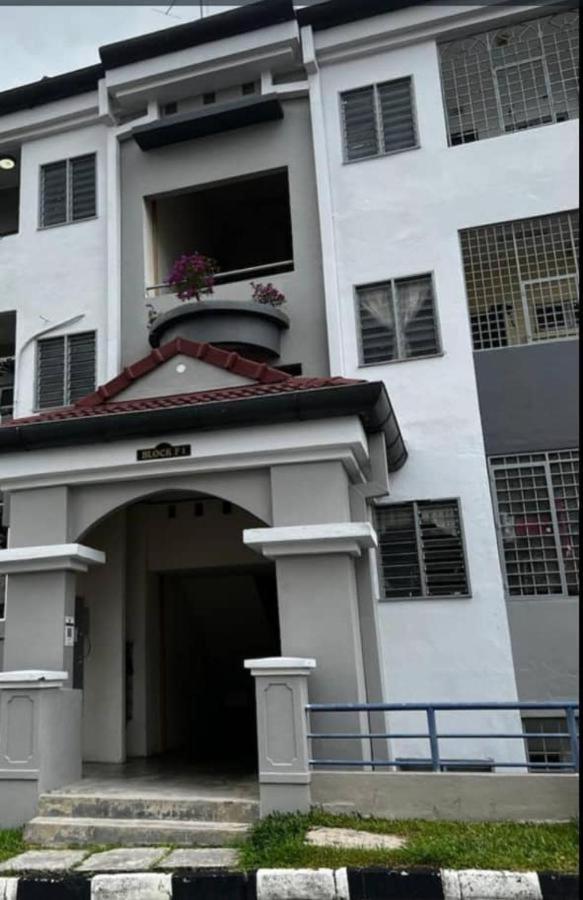 CASA VENICIA CONDO BATU CAVES - Housity