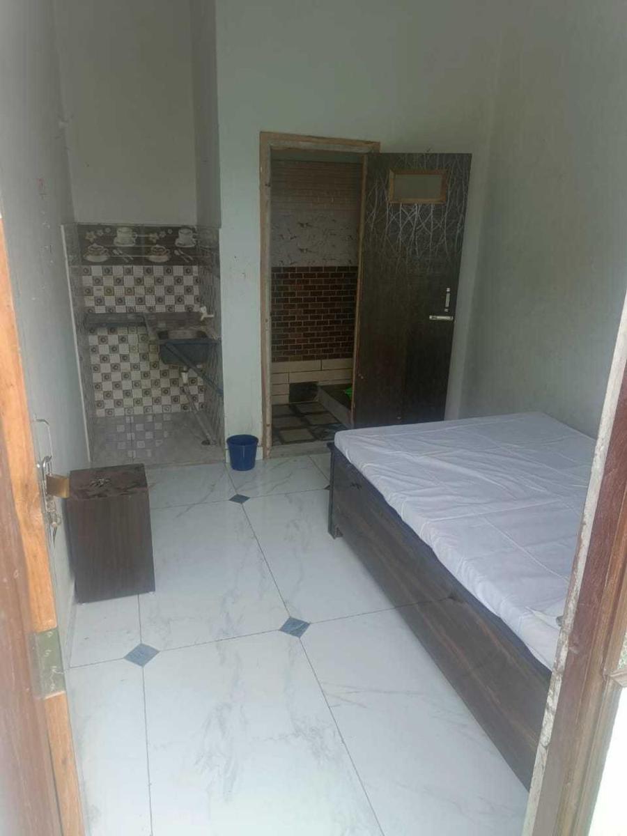 SPOT ON S.N. Bindas Guest House - Housity