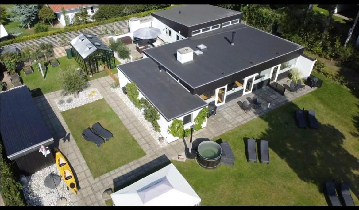 Recharging luxury stay for maksimum 4 people with magnificent sea view NO BREAKFAST - One bathroom - Hottub open from 15April-1November - Housity