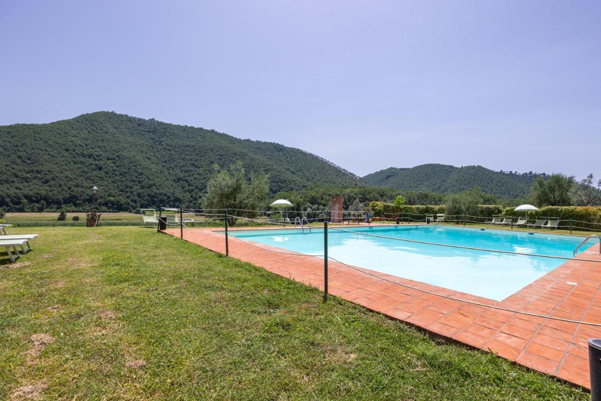 Apartments In Agrutrismo with Pool - Happy.Rentals - Housity