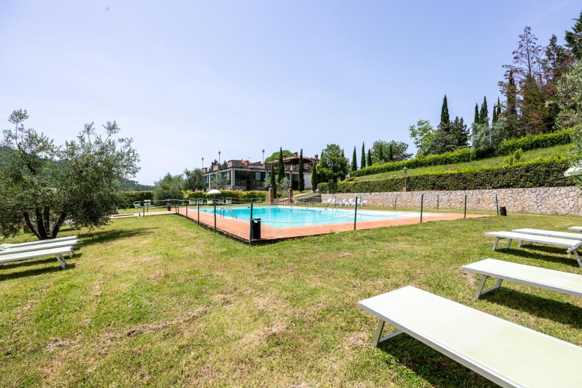 Apartments In Agrutrismo with Pool - Happy.Rentals - Housity
