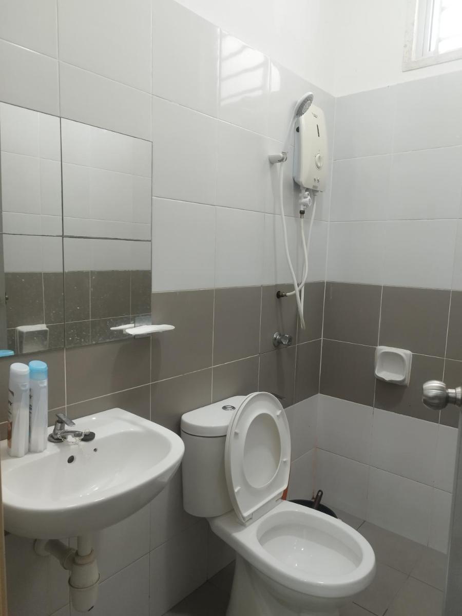 Bushra Guest House, Batu Pahat - Housity
