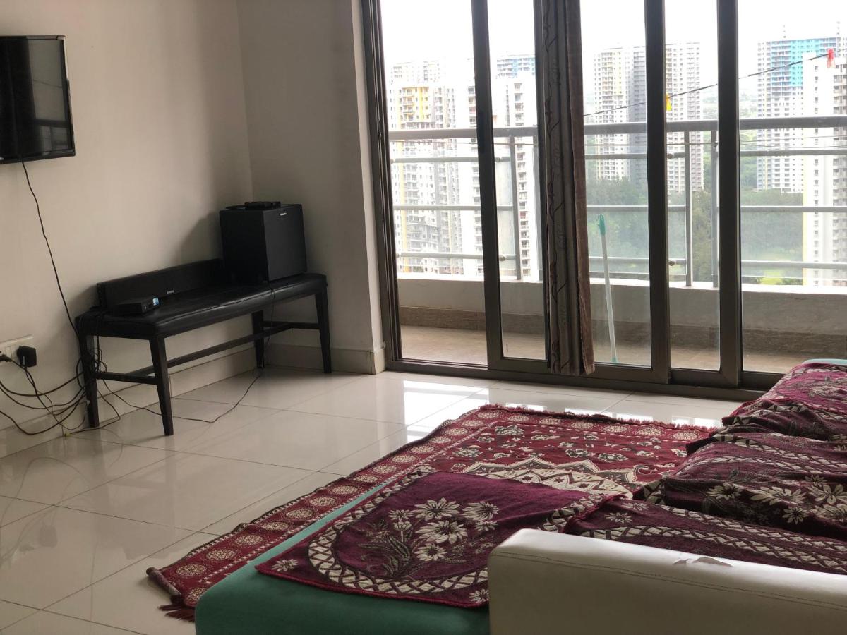 Sky High at Blue Ridge 22nd Floor-Standard Bedroom - Housity