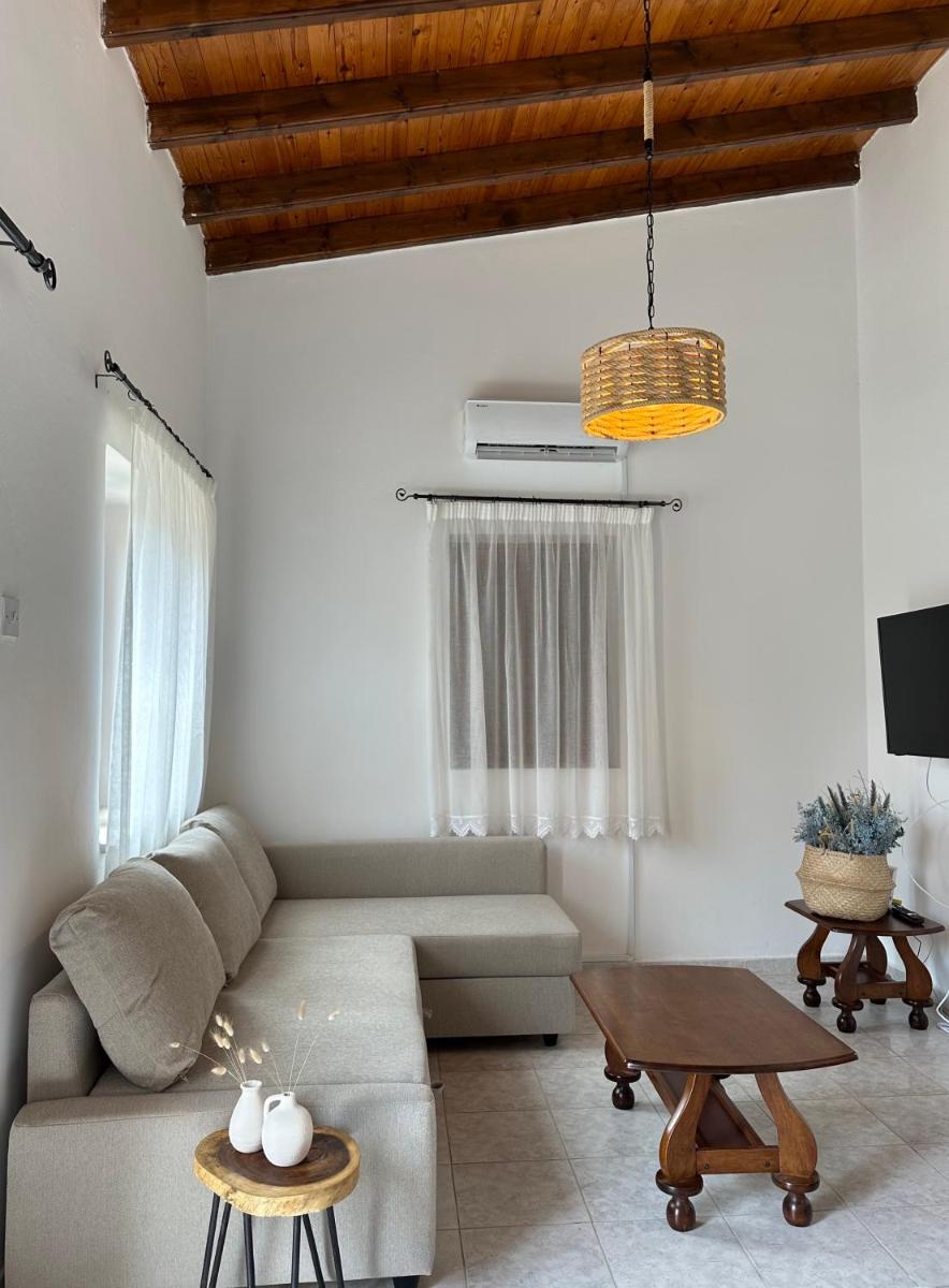 Villa Saint George Stone Costa Demetriou - Housity