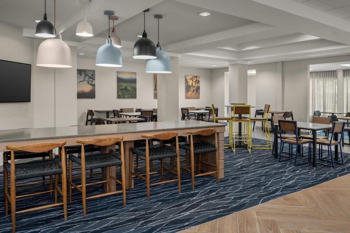 Fairfield Inn & Suites Roanoke Hollins/I-81 - Housity
