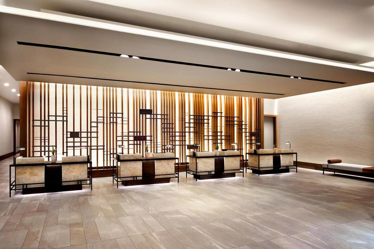 Sheraton Phoenix Downtown - Housity