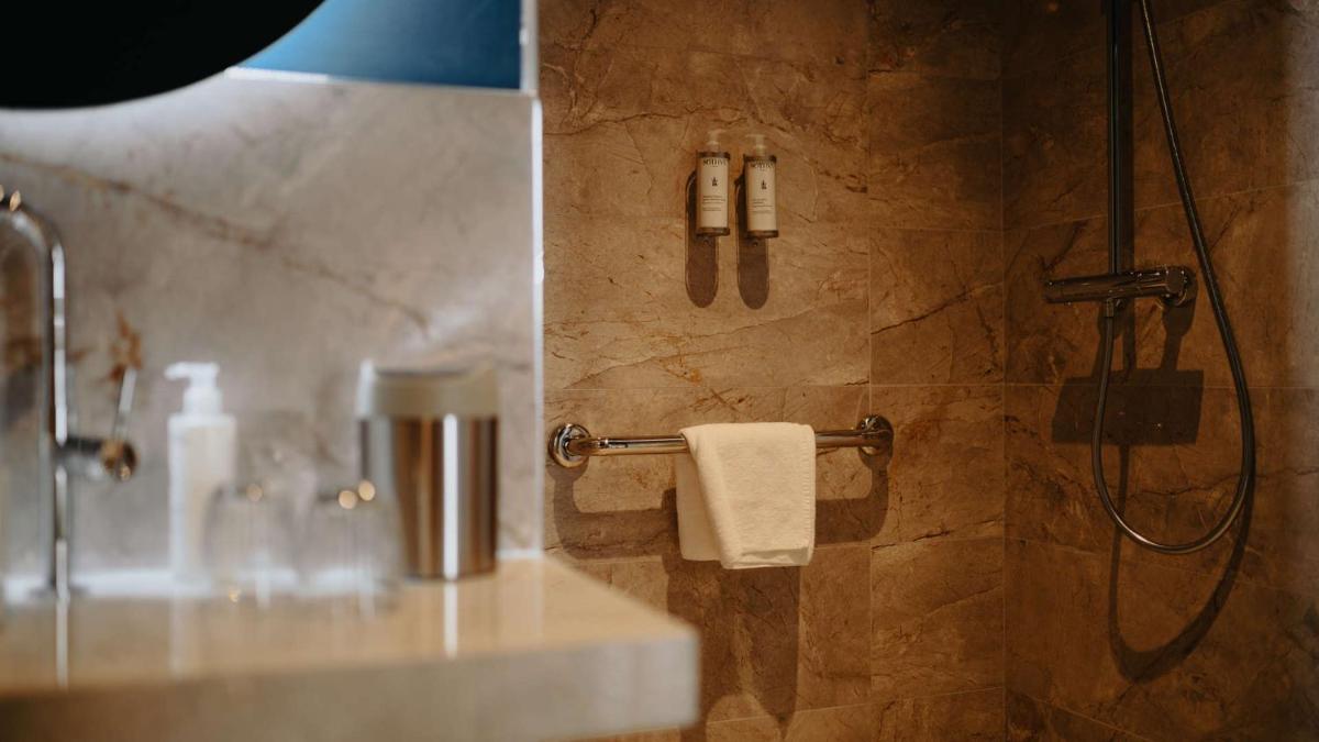 Salle de bains dans l'établissement Keystone Hôtel & Spa