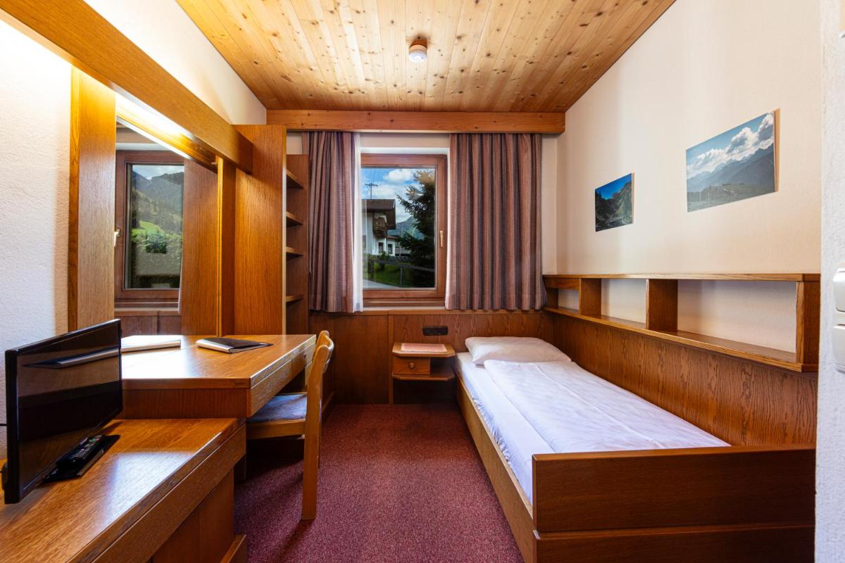 Panorama Hotel CIS - bed and breakfast - Housity