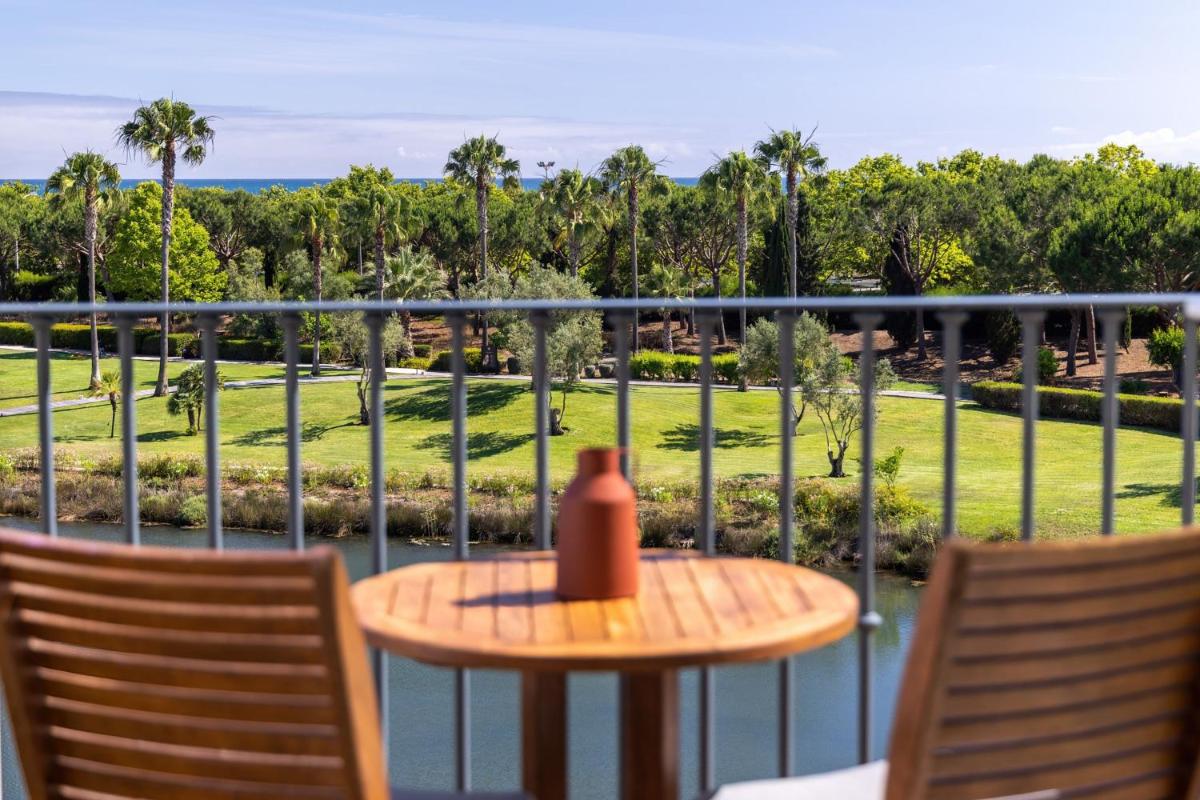 Uma varanda ou terraço em Domes Lake Algarve, Autograph Collection