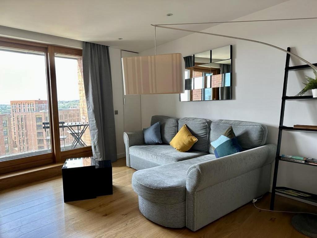 2 bed apartment in Granary Wharf Leeds - Housity