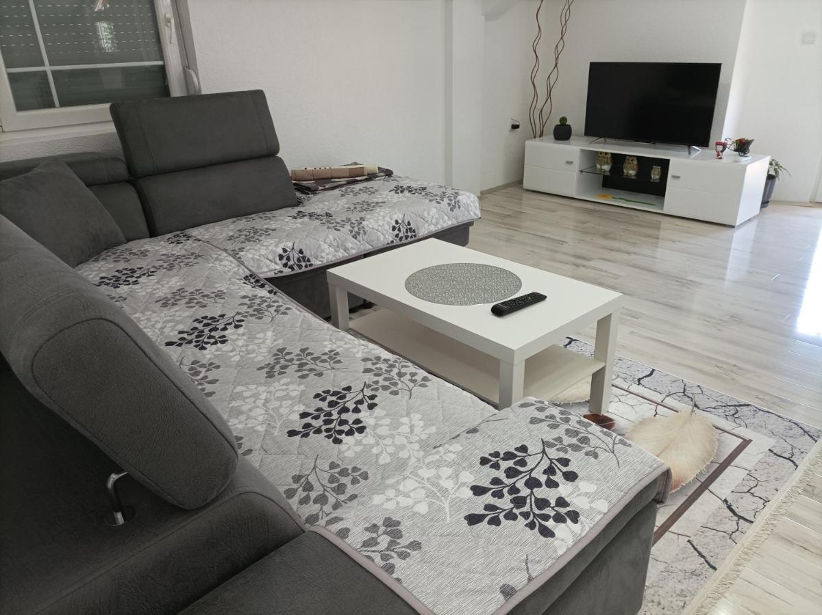 Ceca Apartment - Housity