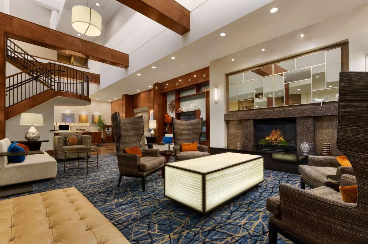 Hilton Knoxville - Housity