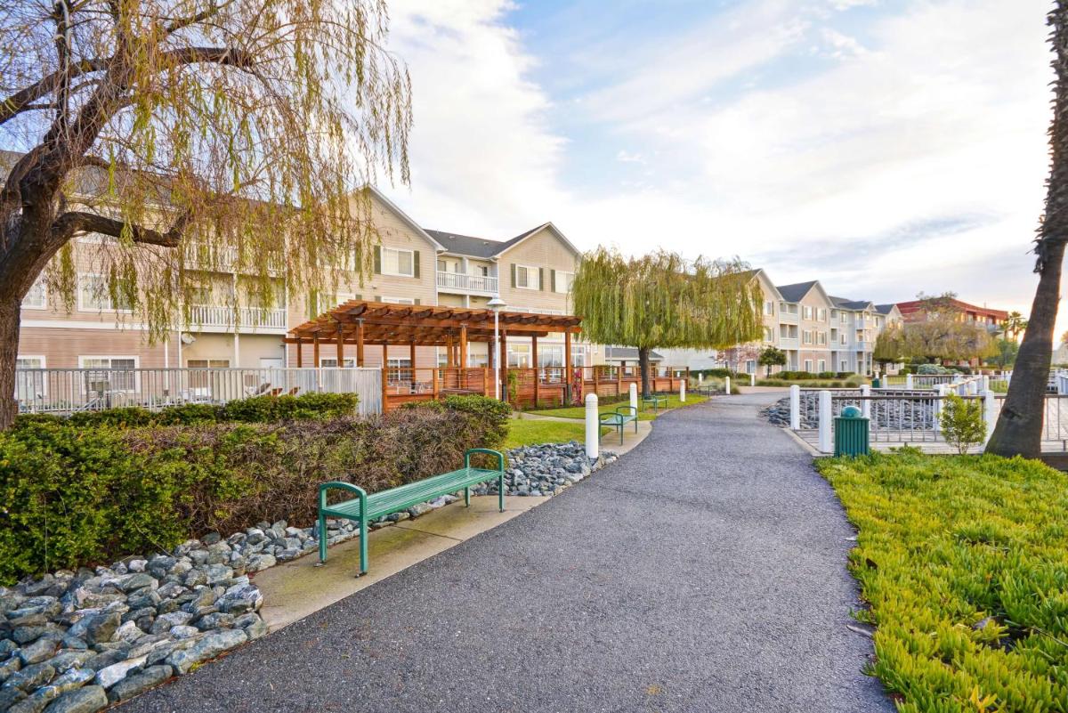 Homewood Suites by Hilton - Oakland Waterfront - Housity