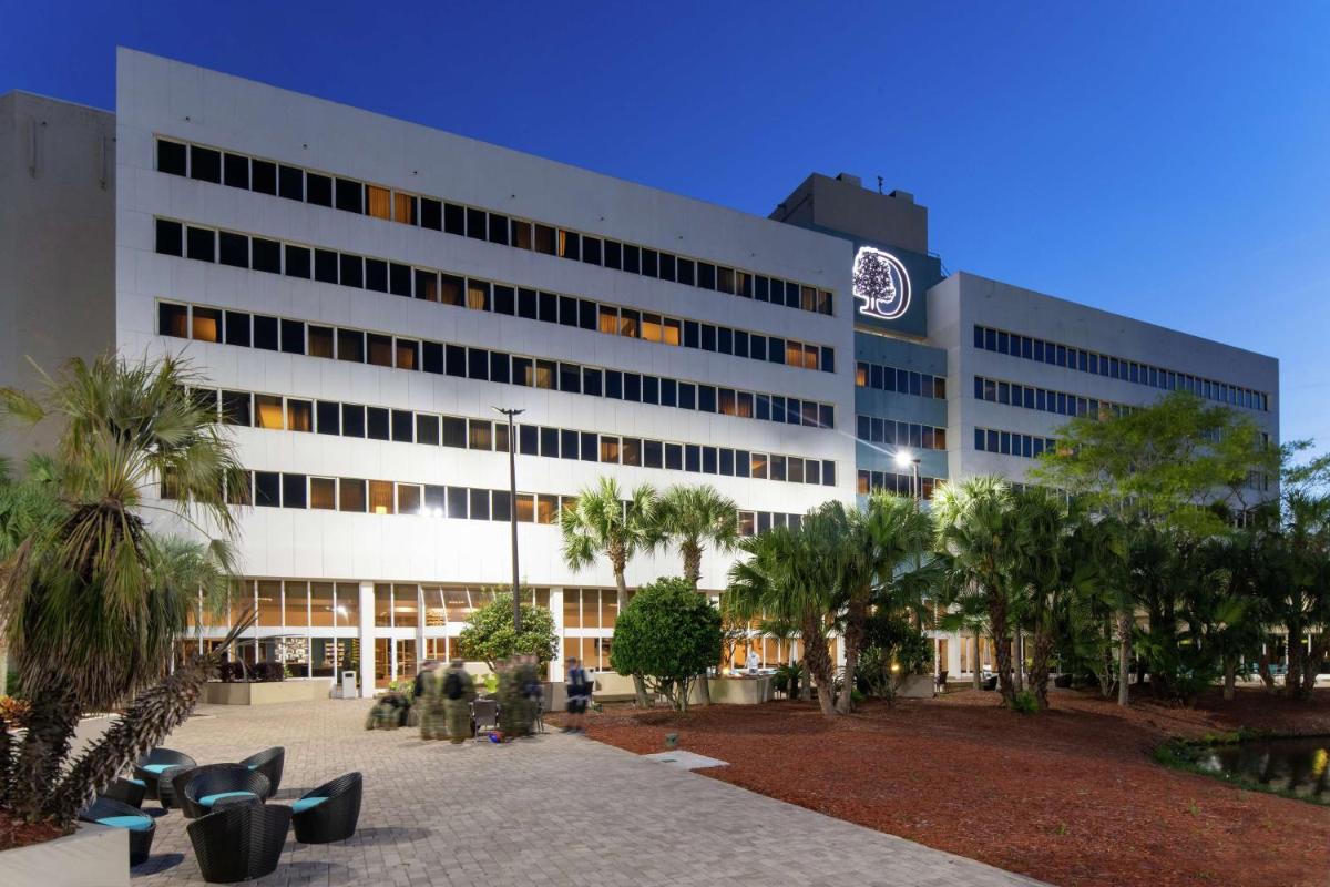DoubleTree by Hilton Hotel Jacksonville Airport - Housity