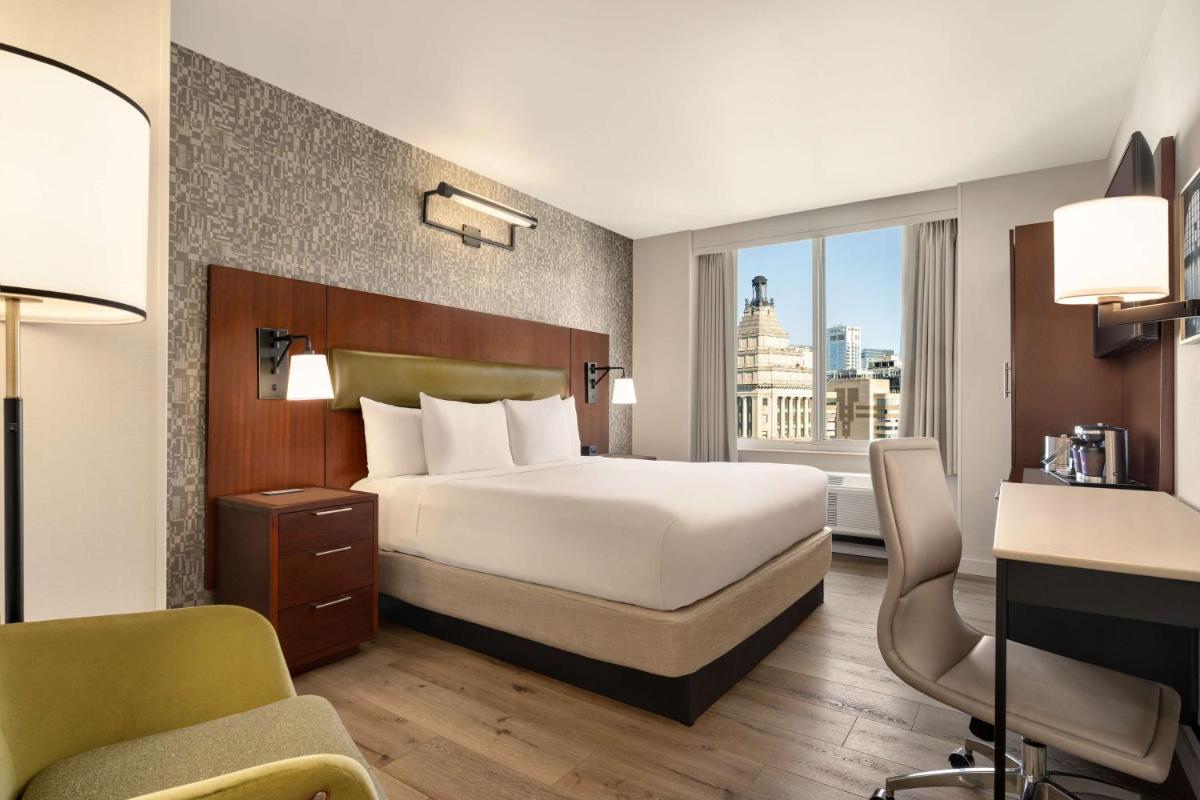 Suitetrails - DoubleTree by Hilton New York Downtown