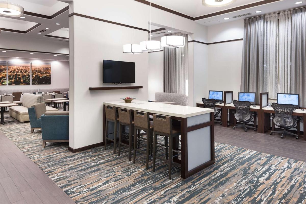 Hampton Inn & Suites Chicago North Shore - Housity