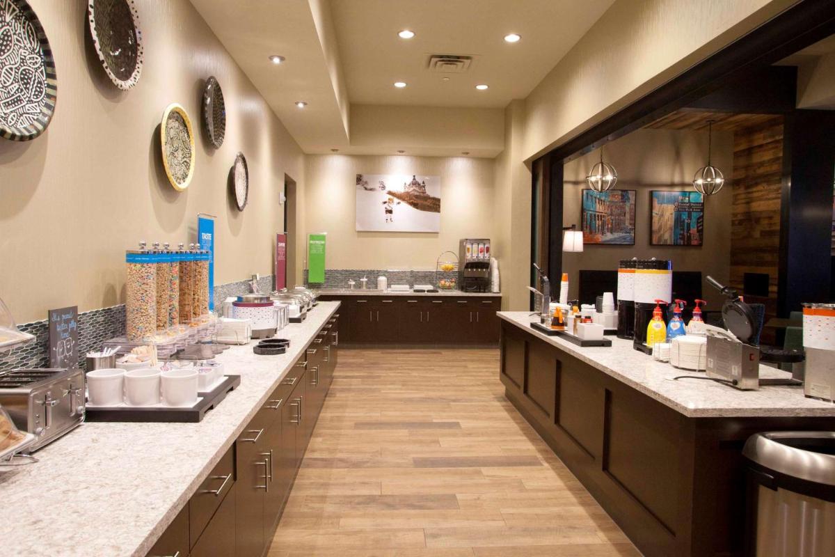 Hampton Inn & Suites St. Paul Downtown - Housity