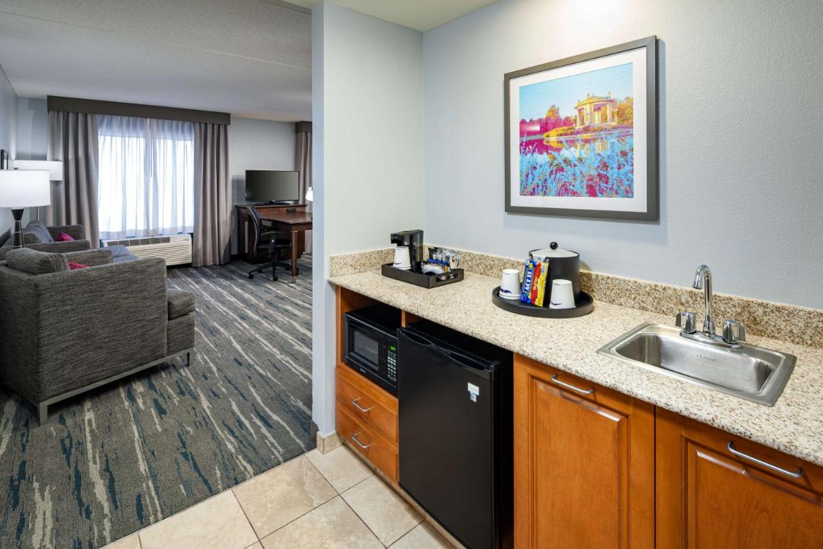 Hampton Inn & Suites St. Louis at Forest Park - Housity