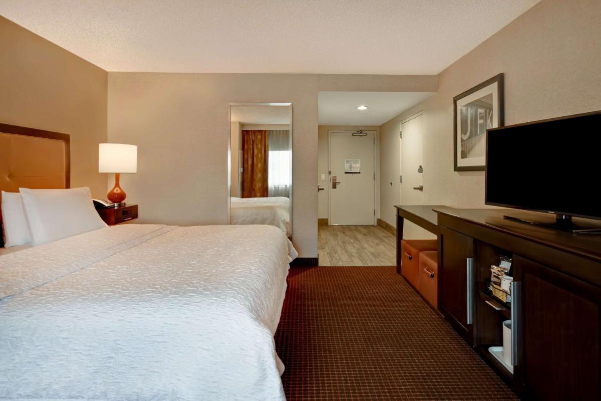 Hampton Inn NY-JFK - Housity