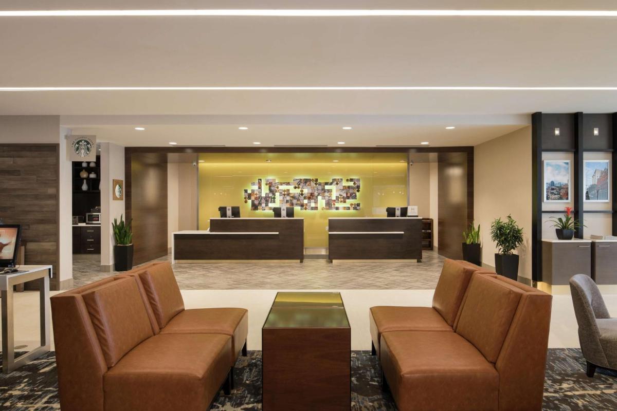 DoubleTree by Hilton Hotel Syracuse - Housity