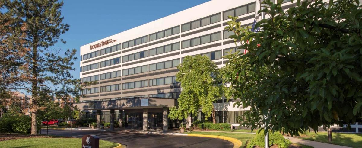 DoubleTree by Hilton Chicago Schaumburg - Housity