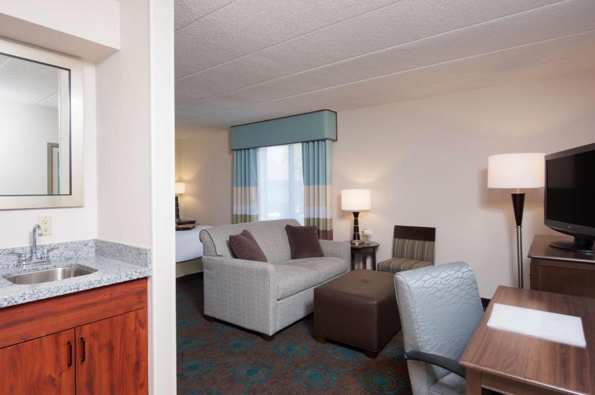 Hampton Inn & Suites Kokomo - Housity