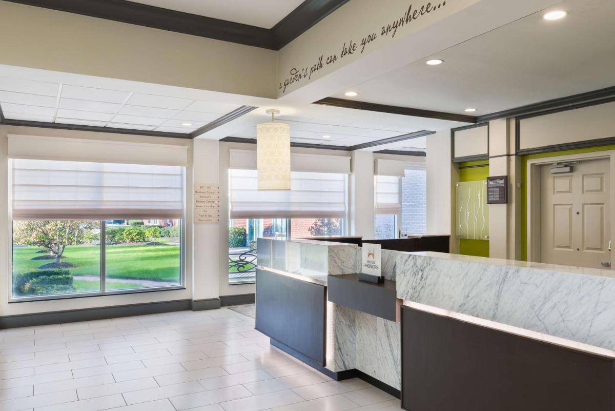 Hilton Garden Inn Westbury - Housity