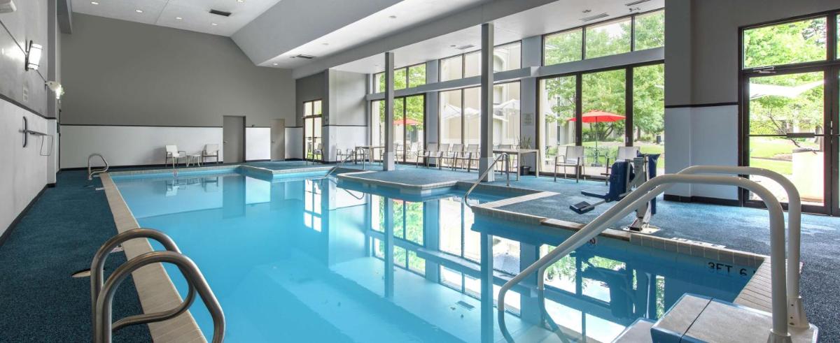 DoubleTree by Hilton Hotel Chicago Wood Dale - Elk Grove - Housity