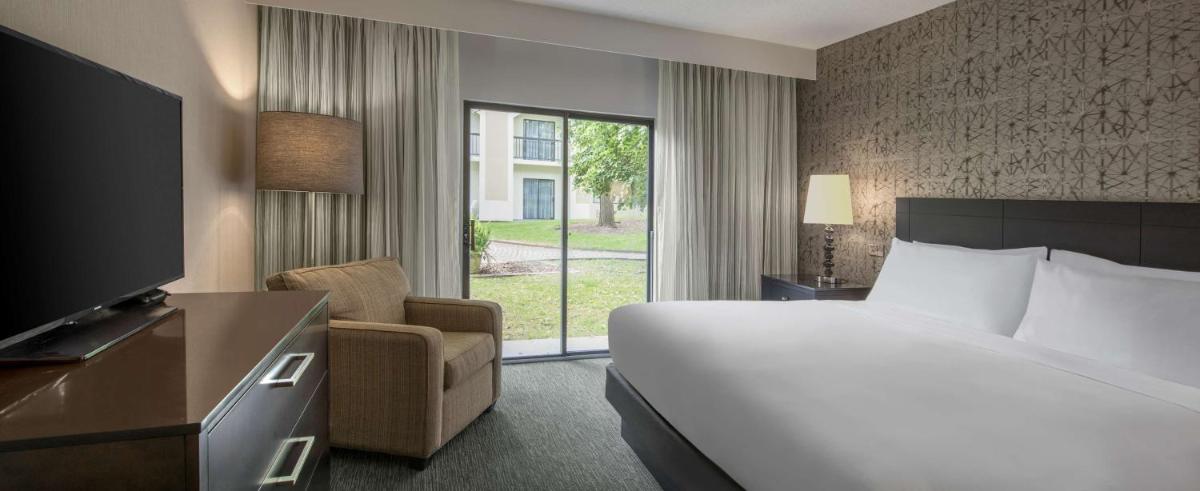 DoubleTree by Hilton Hotel Chicago Wood Dale - Elk Grove - Housity