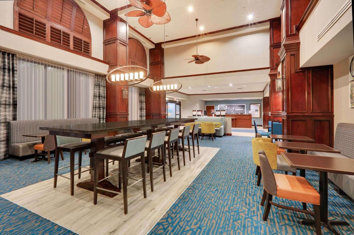 Hampton Inn & Suites Dallas-Arlington-South - Housity