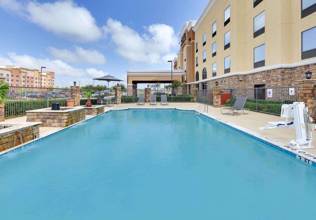 Hampton Inn & Suites Dallas-Arlington-South - Housity