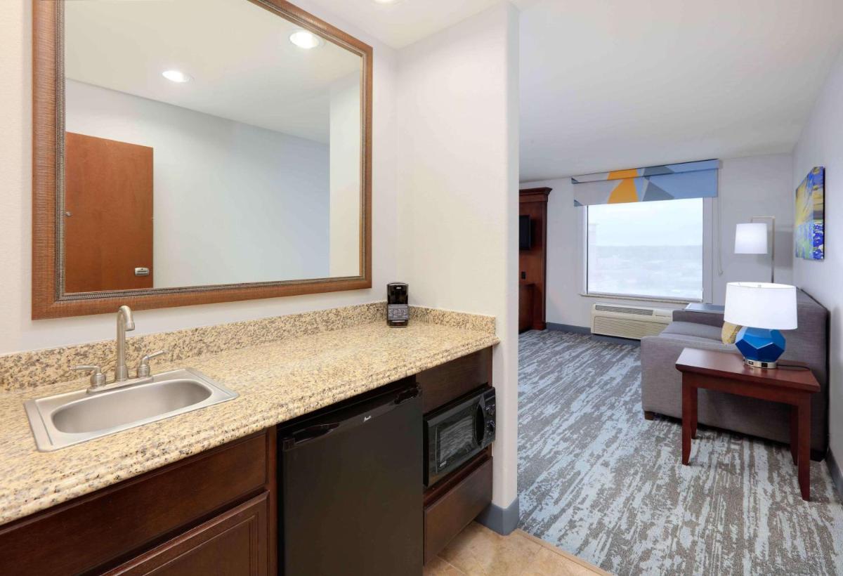Hampton Inn & Suites Dallas-Arlington-South - Housity