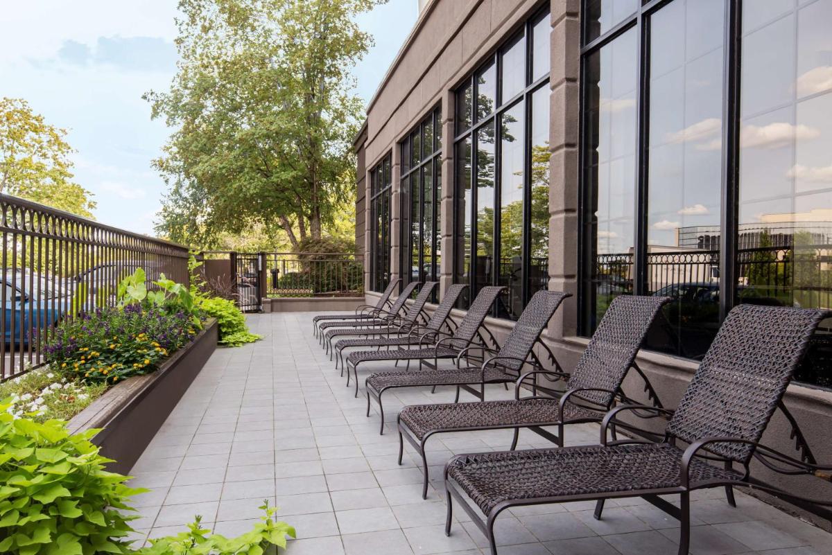 Embassy Suites by Hilton Nashville Airport - Housity