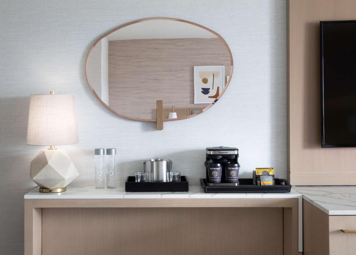 Hilton Santa Monica - Housity