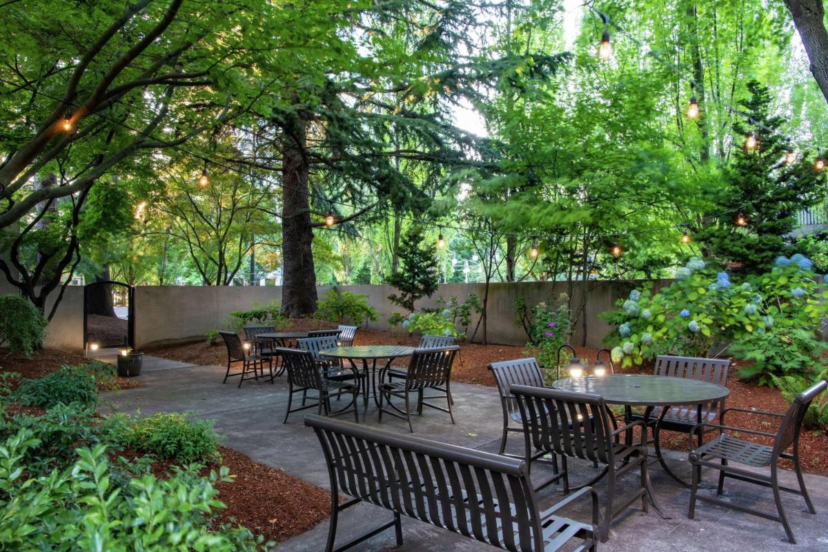 DoubleTree by Hilton Portland - Housity