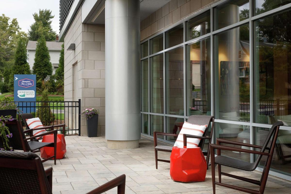Hampton Inn & Suites Teaneck/Glenpointe - Housity