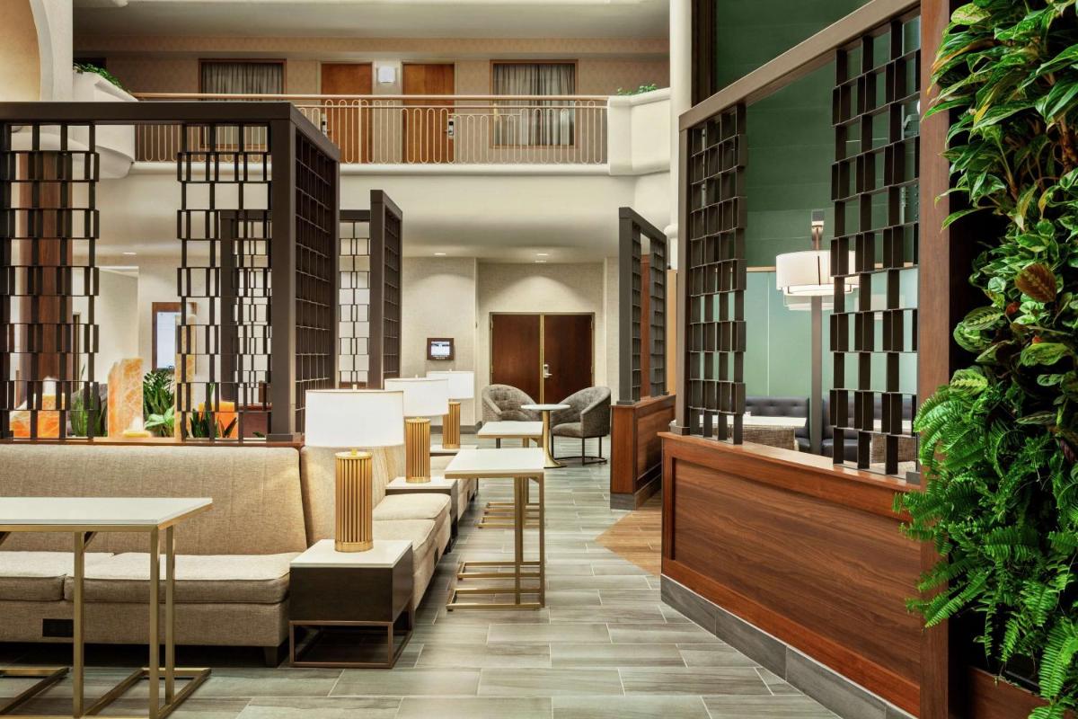 Embassy Suites by Hilton Convention Center Las Vegas - Housity