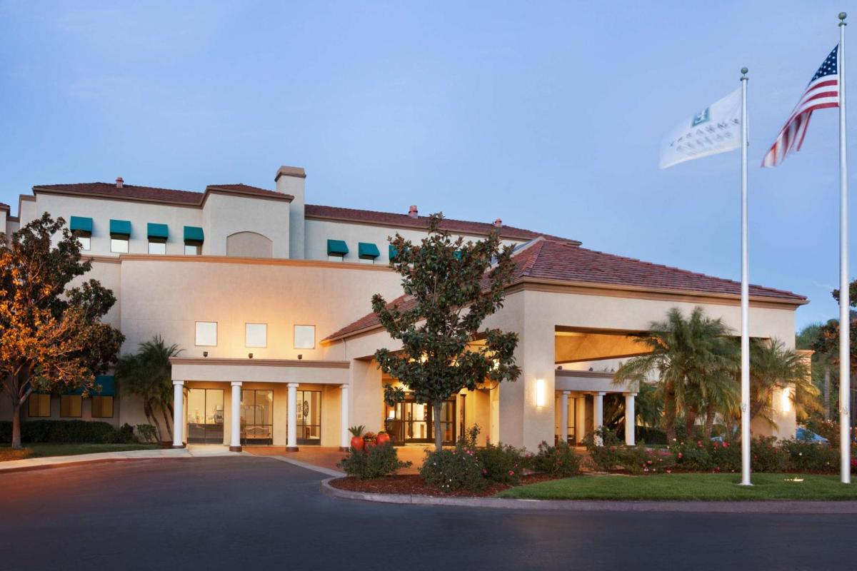 Embassy Suites by Hilton Temecula Valley Wine Country - Housity
