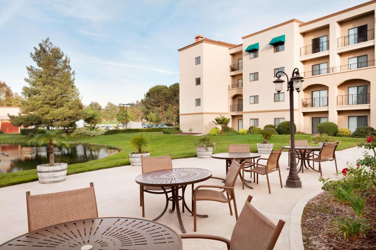 Embassy Suites by Hilton Temecula Valley Wine Country - Housity