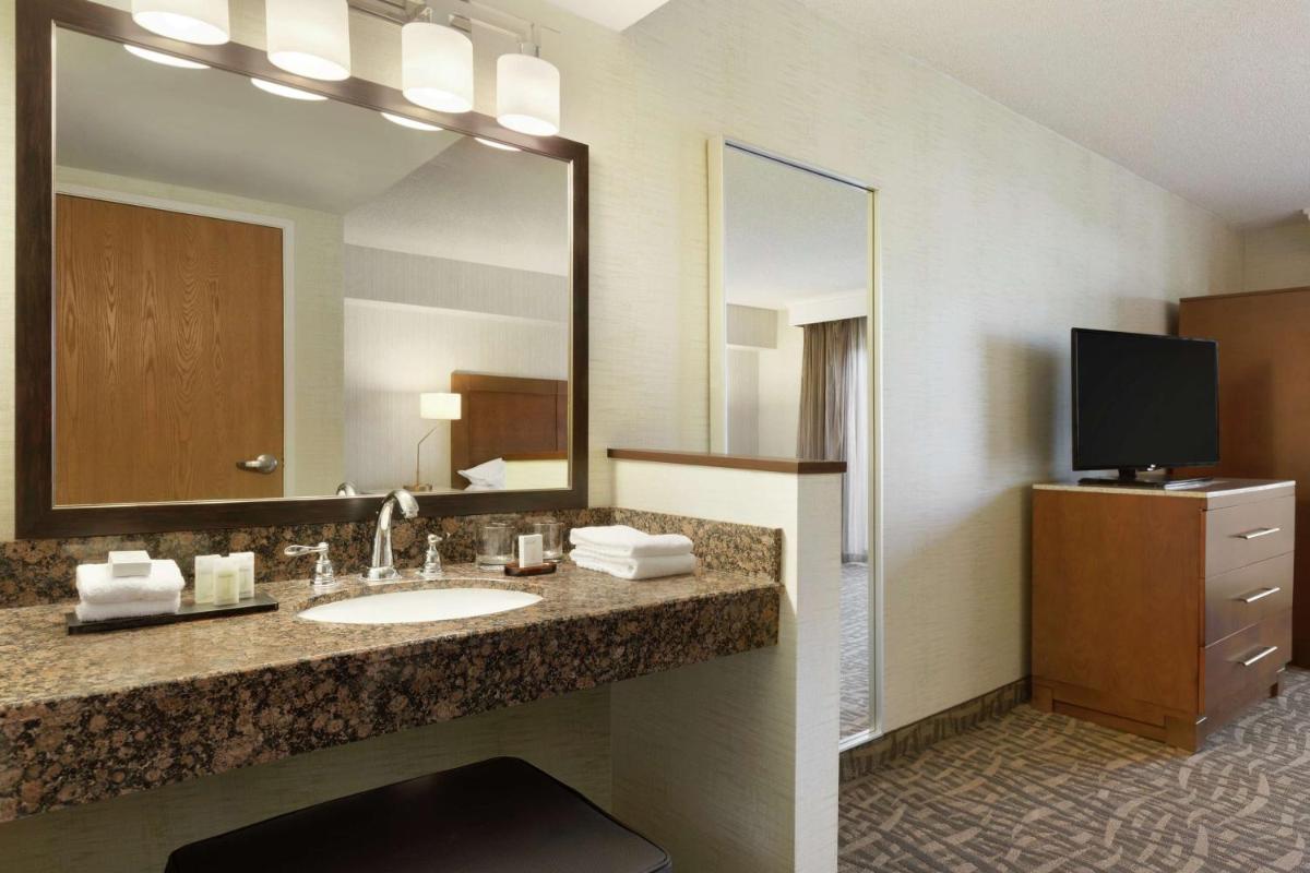 Embassy Suites by Hilton Santa Ana Orange County Airport - Housity