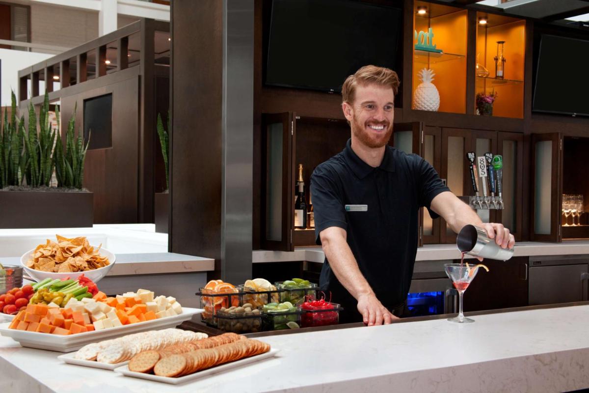 Embassy Suites San Luis Obispo - Housity