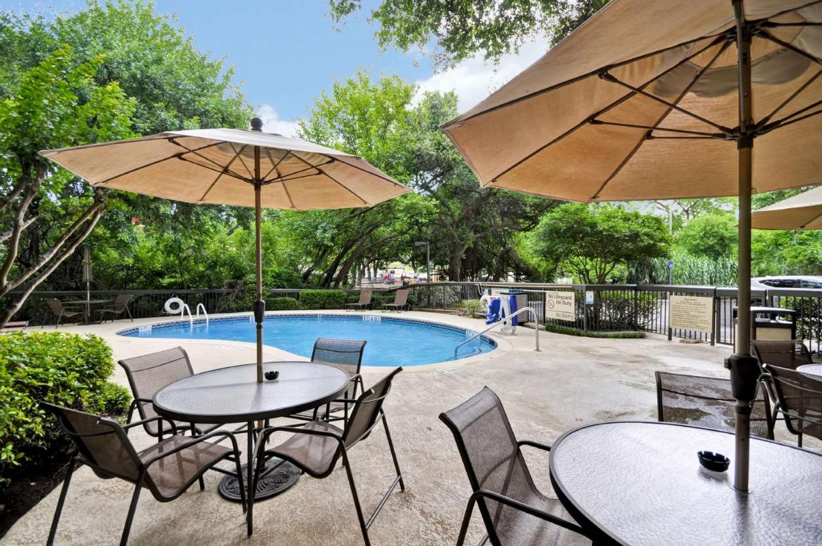 Hampton Inn Austin North - Housity