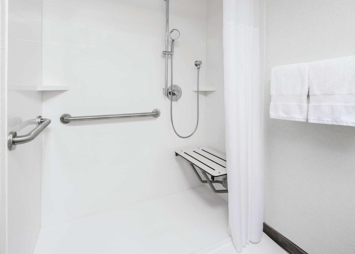 Hampton Inn Austin North - Housity