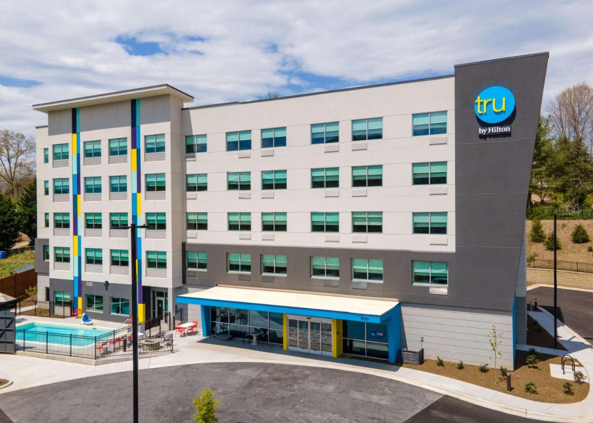Tru by Hilton Asheville Blue Ridge Parkway - Housity