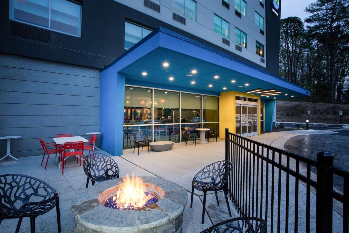 Tru by Hilton Asheville Blue Ridge Parkway - Housity