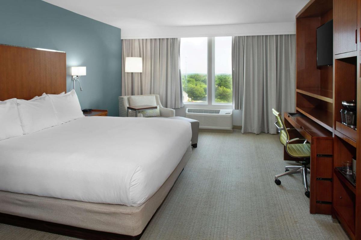 DoubleTree by Hilton Biloxi - Housity