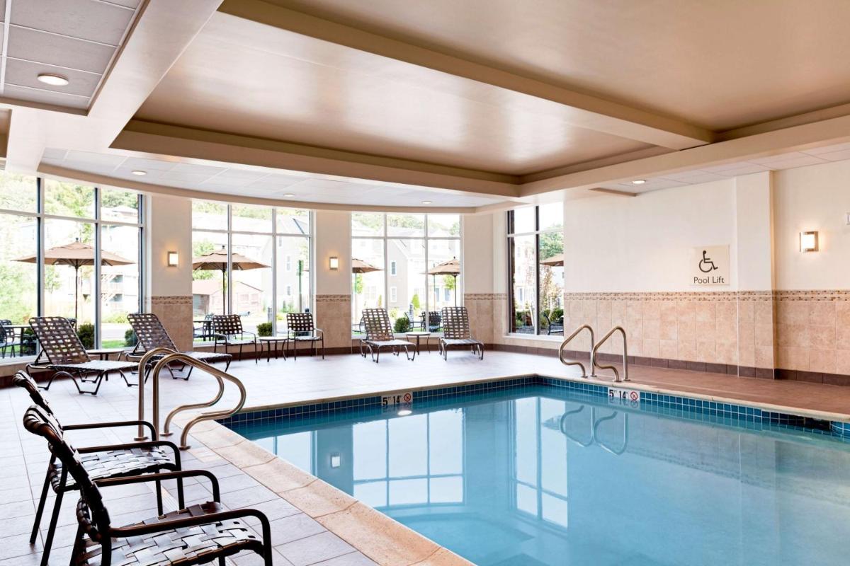 Hilton Garden Inn Boston Logan Airport - Housity