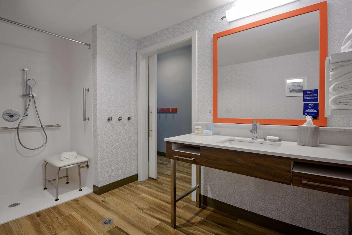 Hampton Inn Salem, Ma - Housity