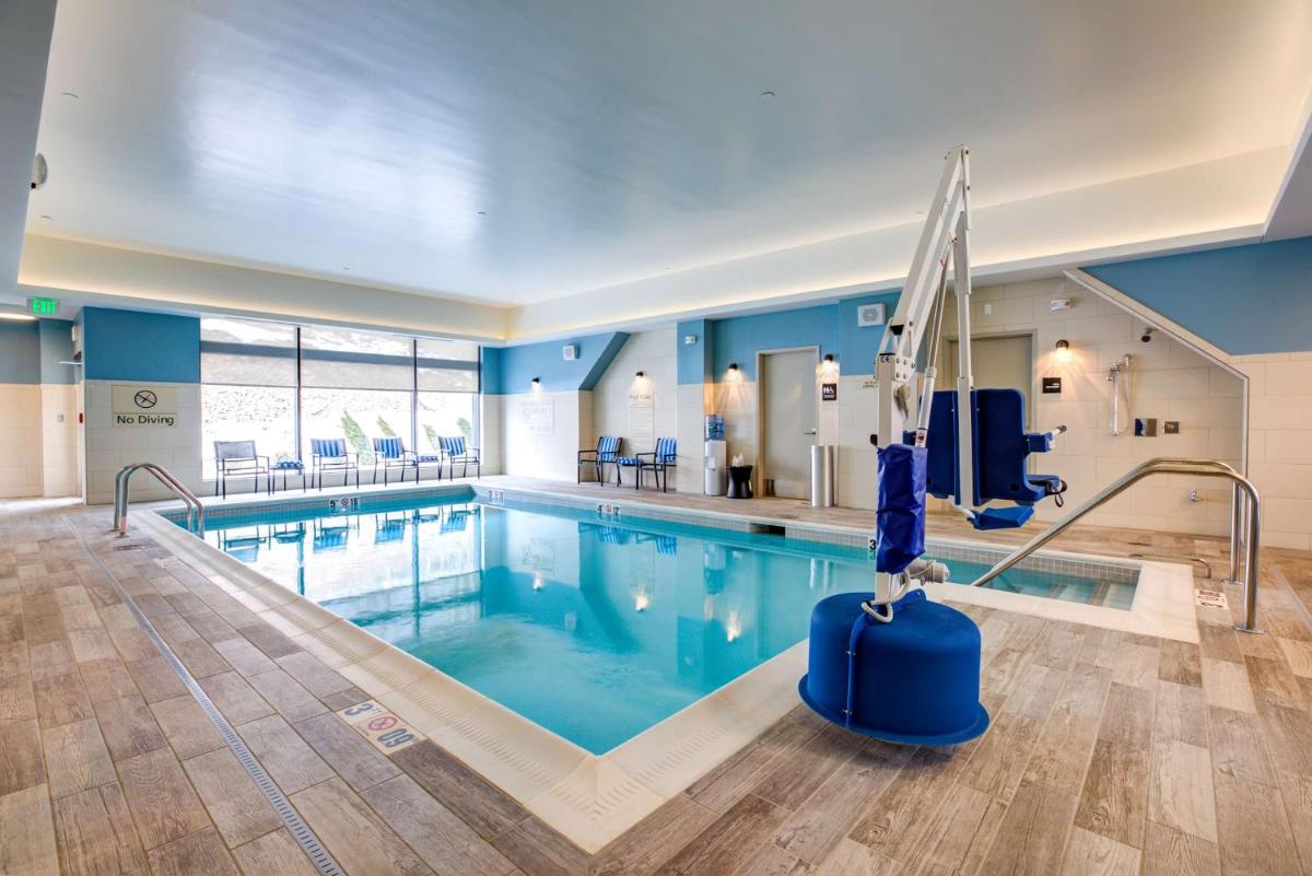 Hampton Inn & Suites Boston/Waltham - Housity